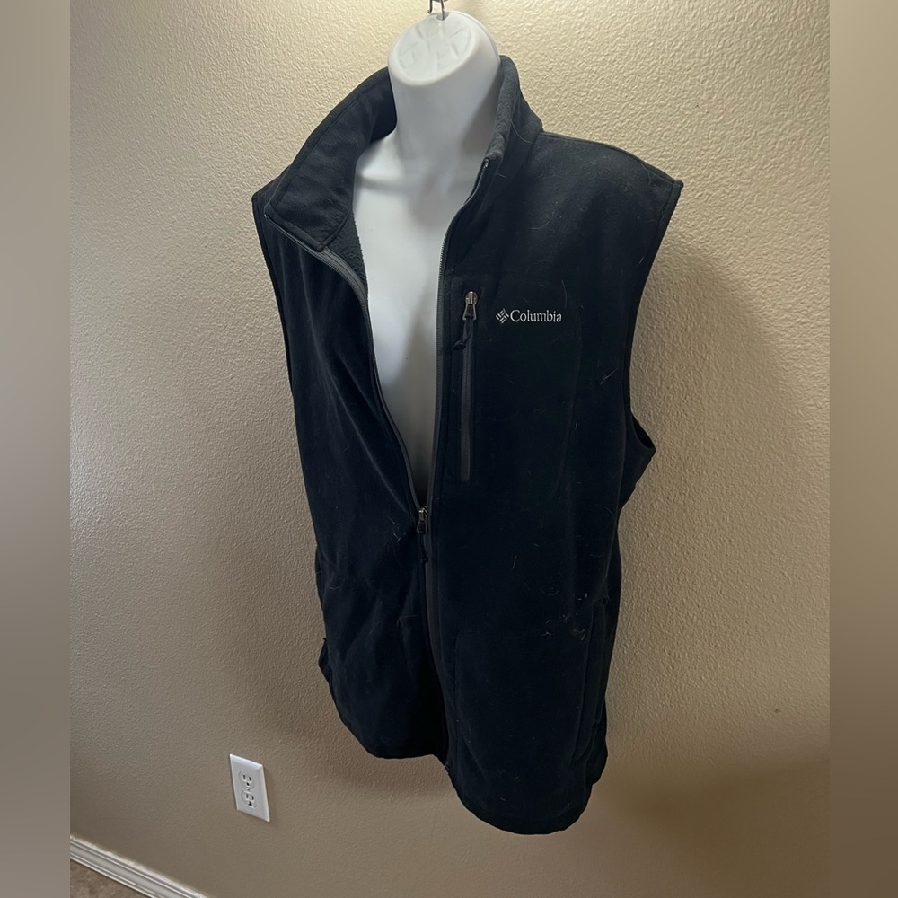 Men’s large Columbia vest